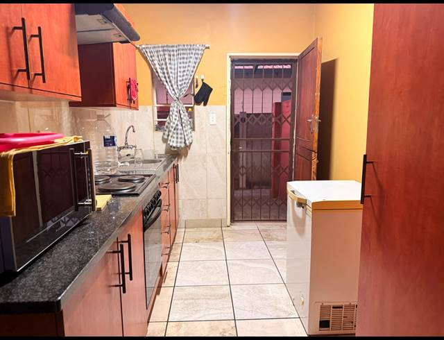 2 BEDROOM APARTMENT FOR SALE IN WATERVAL EAST